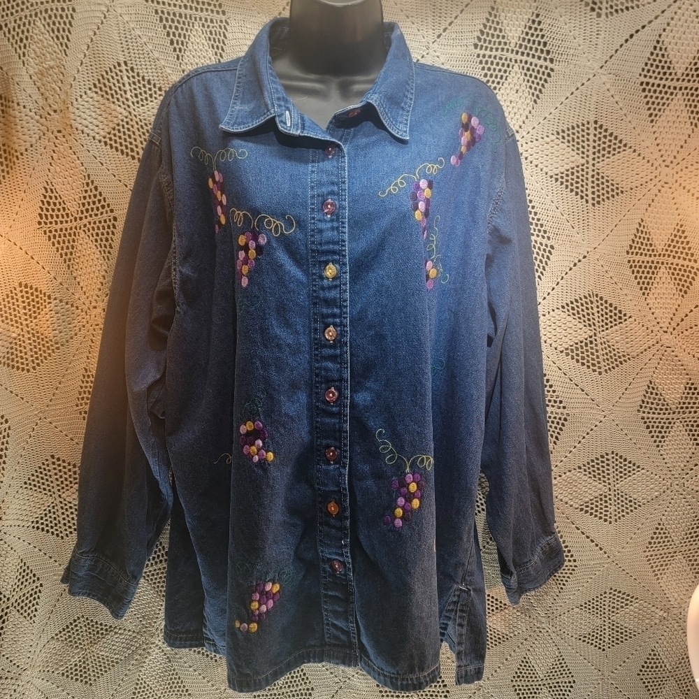 Silver thread XL Long sleeve button down denim looking top